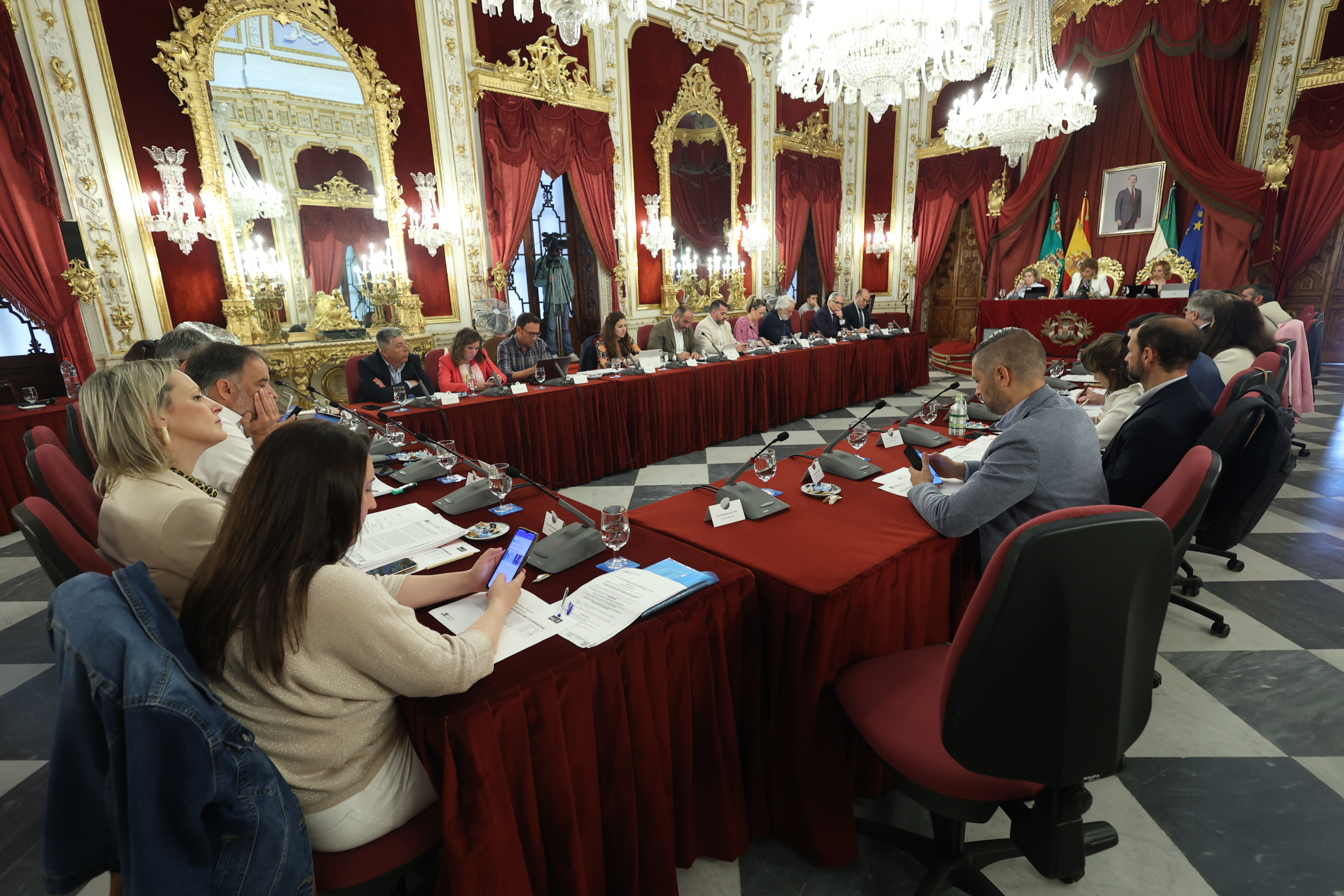 La Corporación en el Pleno de abril de la Diputación de Cádiz